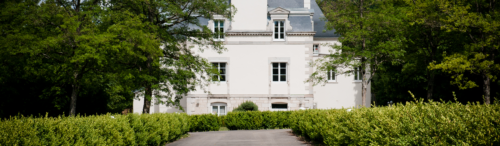 La façade du Domaine du Pont de Pany