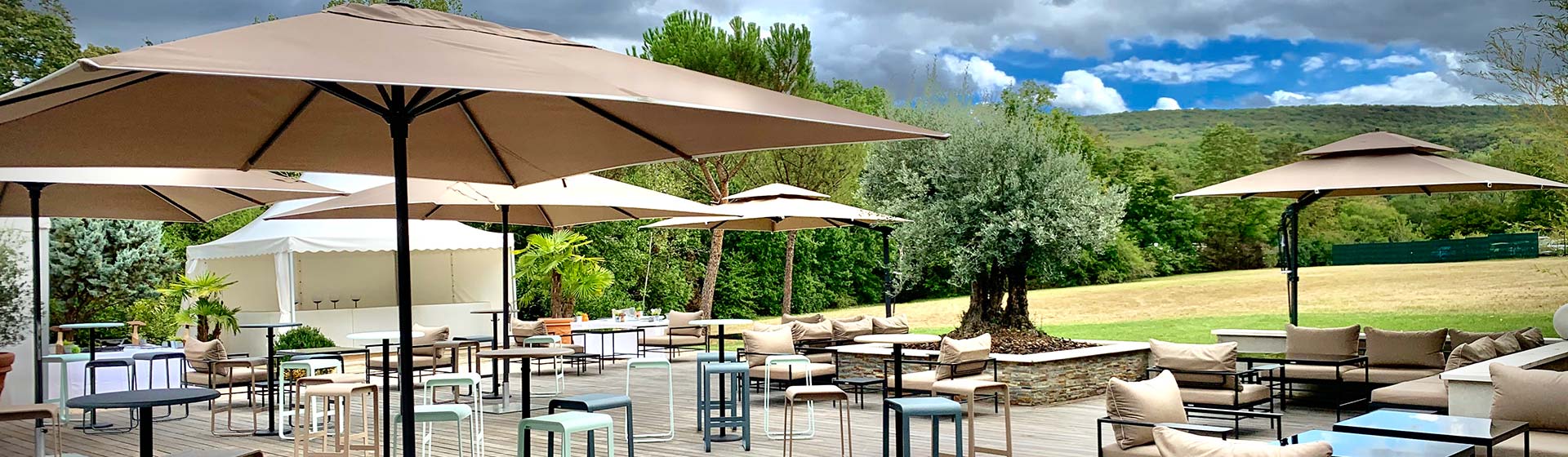 Terrasse et jardin au Domaine du Pont de Pany